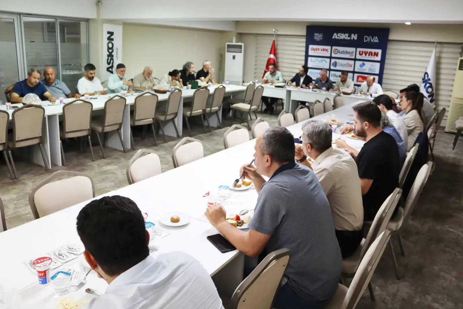 ASKON İzmir — İSTOK Yemeği, 6. kare